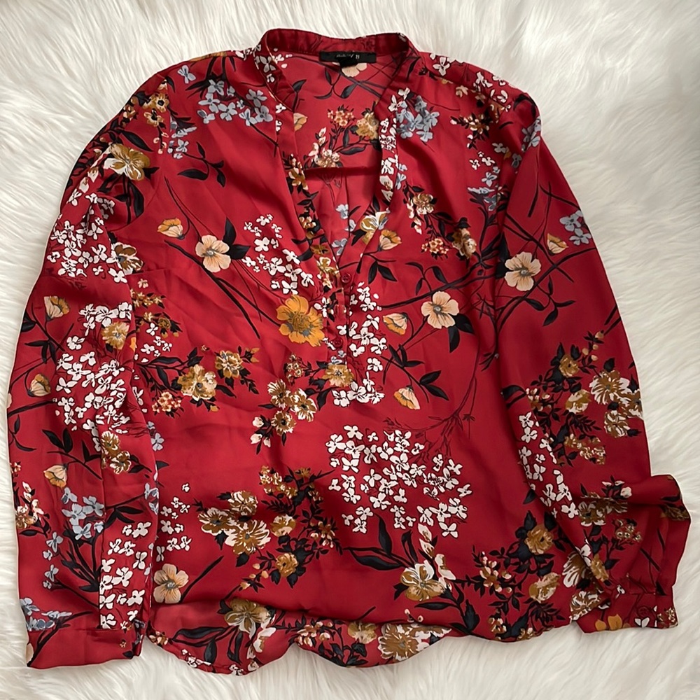 Floral print blouse size M
